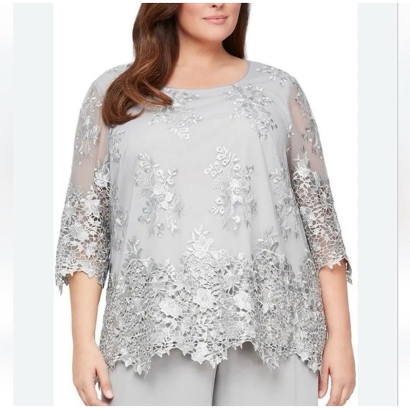 Alex Evenings Embroidered Stretch Tulle Scoop Neck 3/4 Sleeve Scallop Hem Blouse - Picture 1 of 12